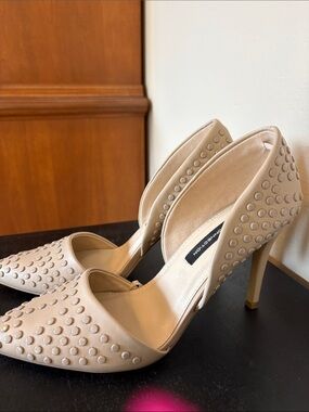 French Connection Nude Studded Pointed Toe Pumps Heels Size 6.5